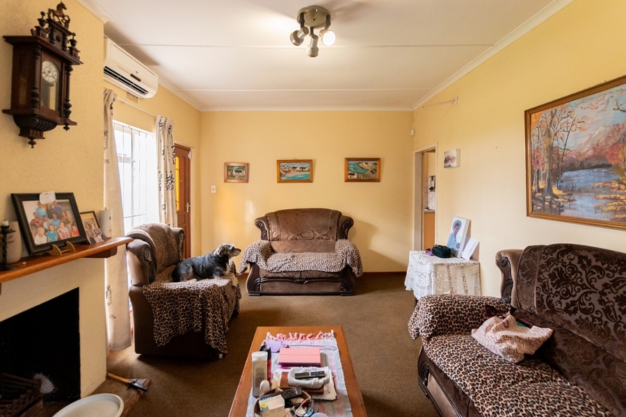 6 Bedroom Property for Sale in Laaiplek Western Cape